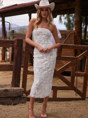 12th Tribe Leilani White Floral Textured Strapless Dress in Size Small